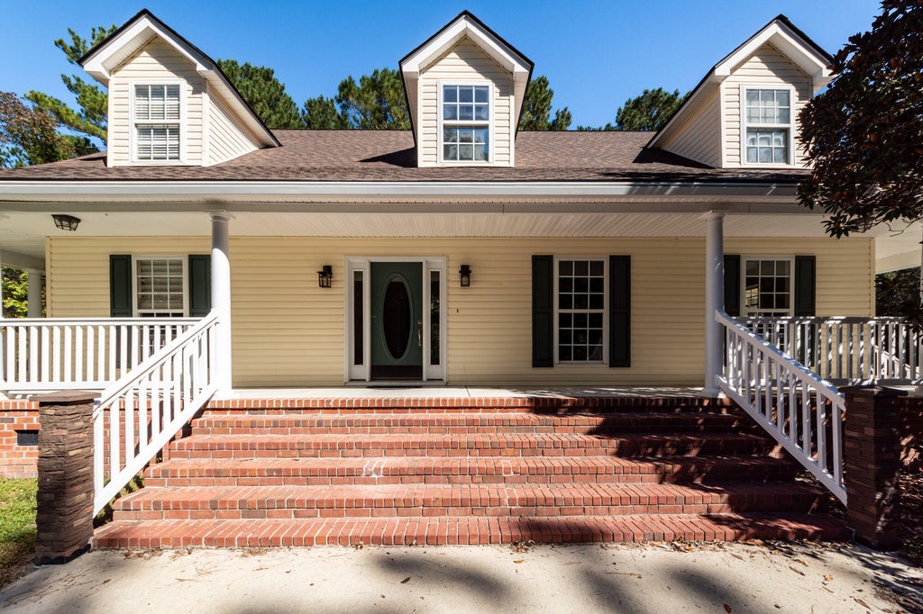 Photo of 432 Chaparral Lane, Summerville, SC 29486 (MLS # 26029395)