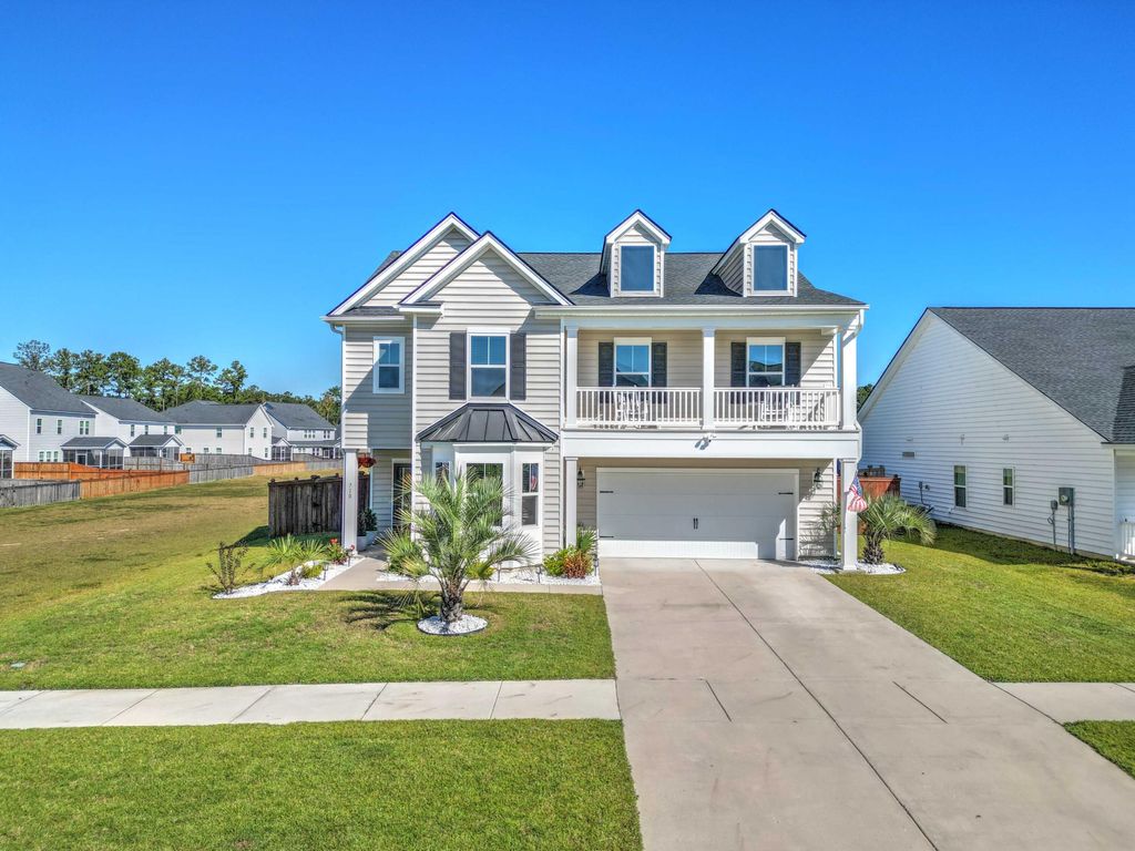 Photo of 710 Spanish Pointe Dr Drive, Summerville, SC 29486 (MLS # 25028261)