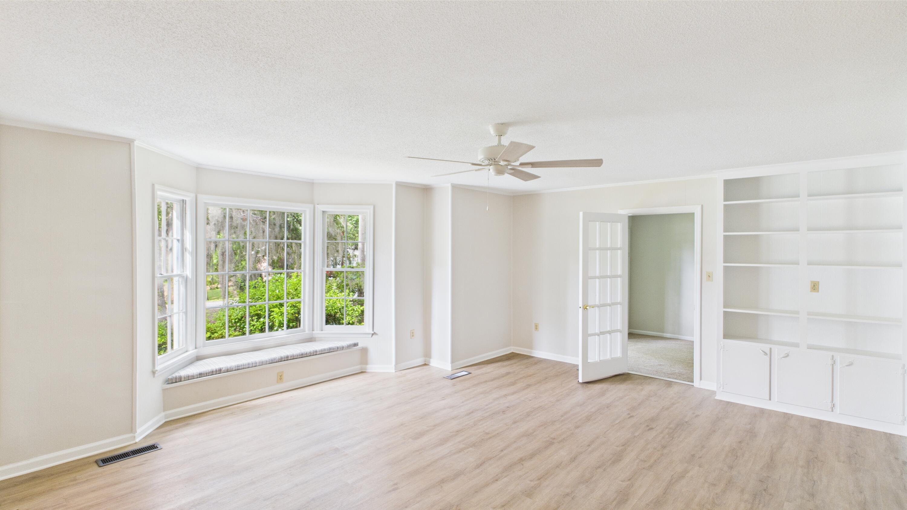 1225 Dennis Boulevard
