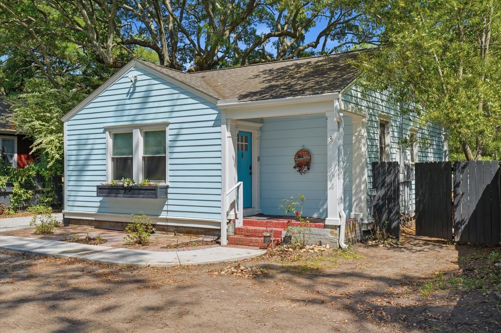 Photo of 1550 Folly Road, Charleston, SC 29412 (MLS # 26011683)