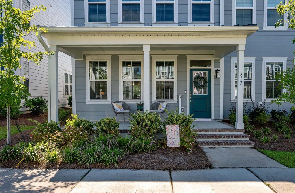Photo of 617 Southview Lane, Summerville, SC 29486 (MLS # 26024919)