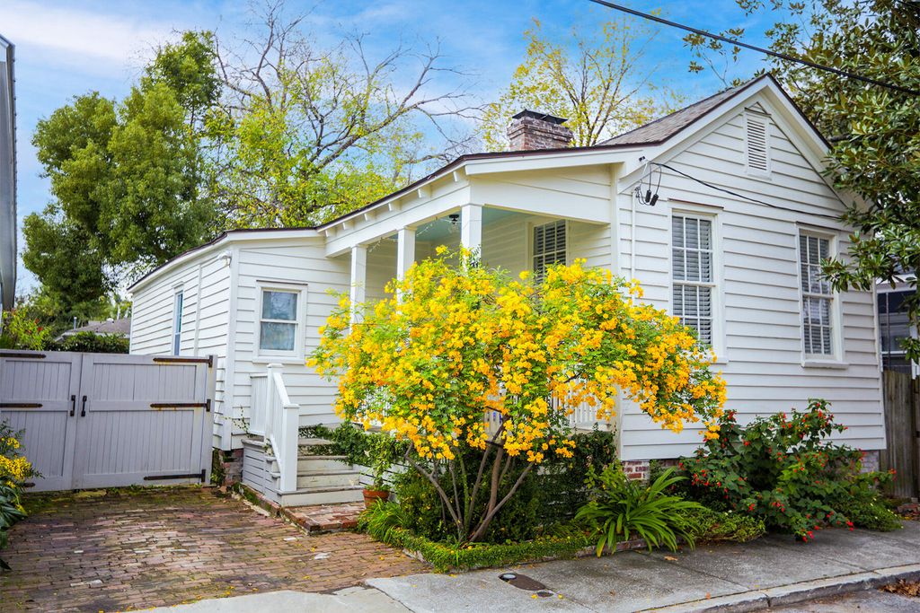 Photo of 11 Dewey Street, Charleston, SC 29403 (MLS # 25032239)