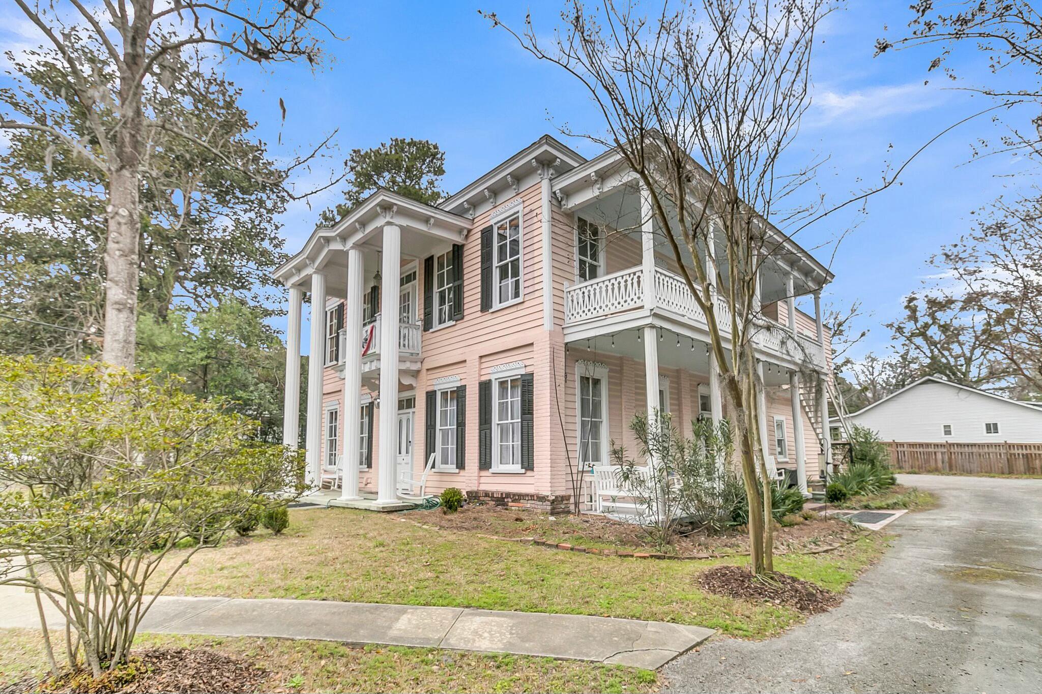 301 E Richardson Avenue