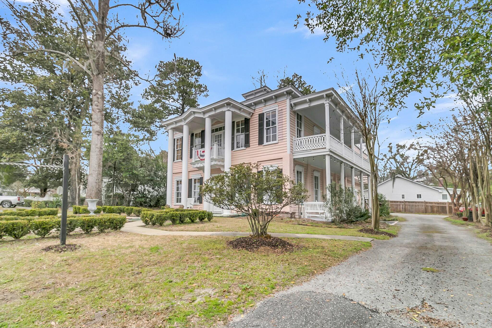 301 E Richardson Avenue