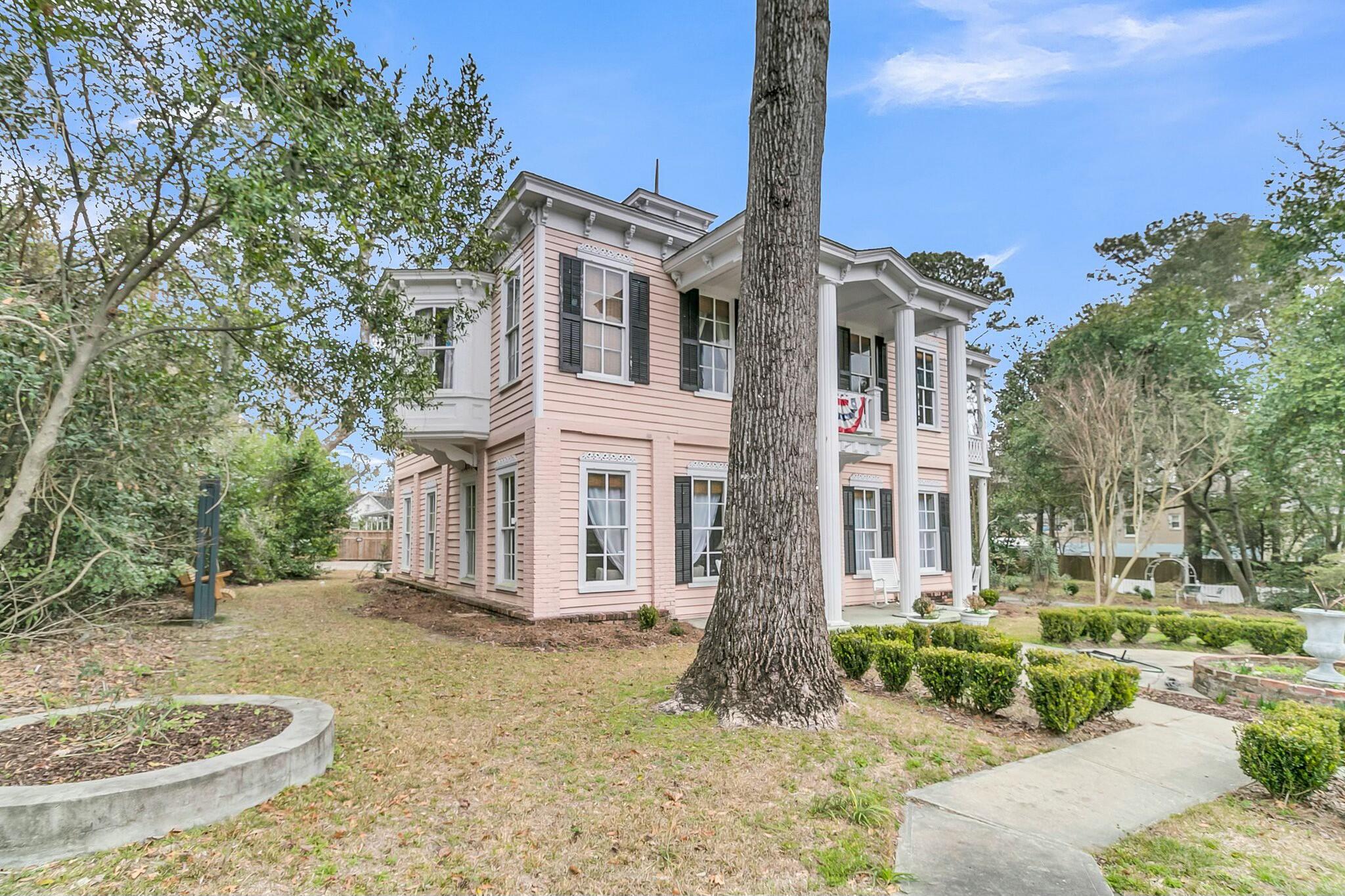 301 E Richardson Avenue
