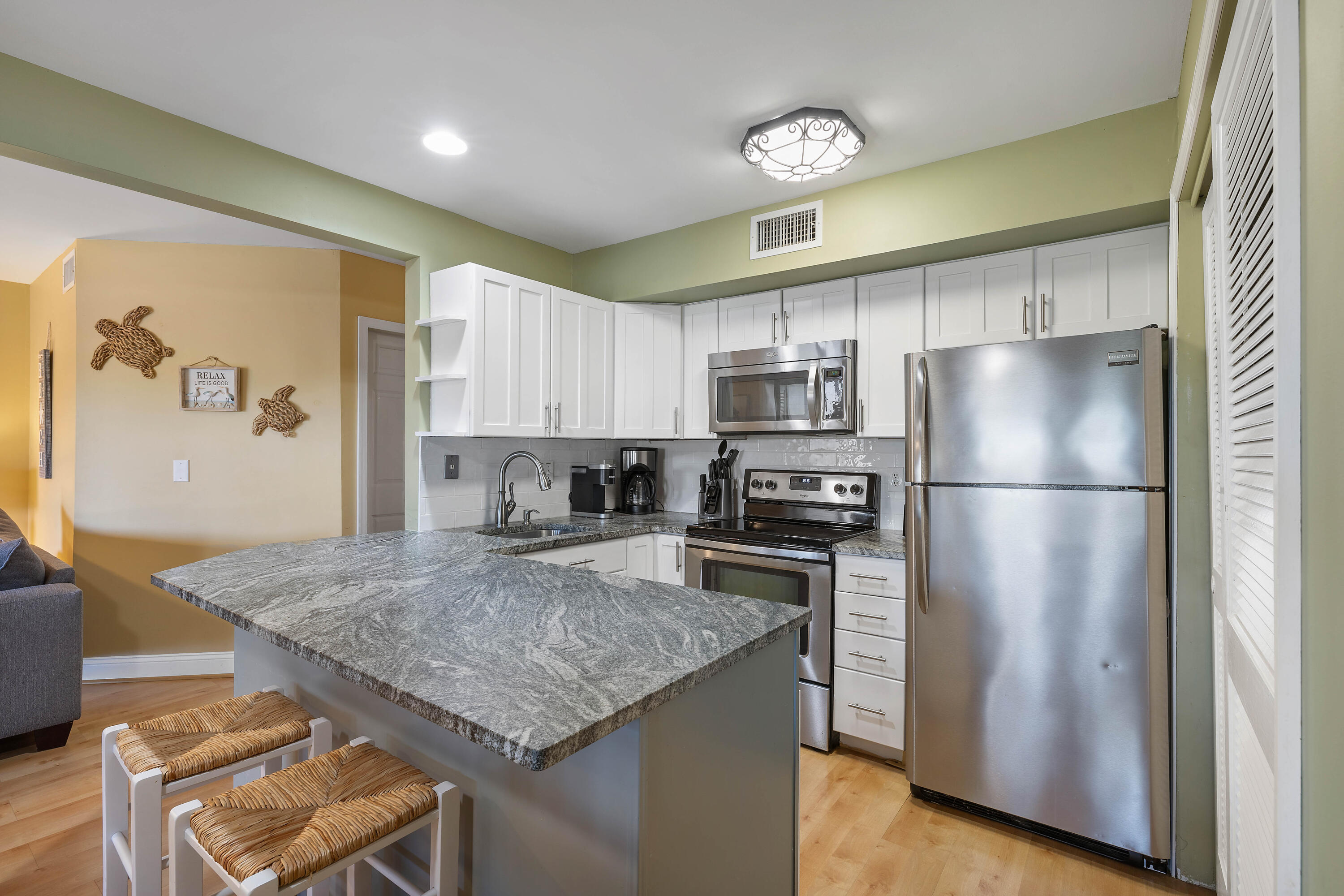 1605 Live Oak Park
