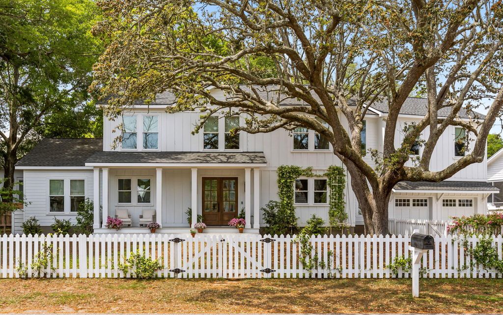 Photo of 1331 Pherigo Street, Mount Pleasant, SC 29464 (MLS # 26015540)
