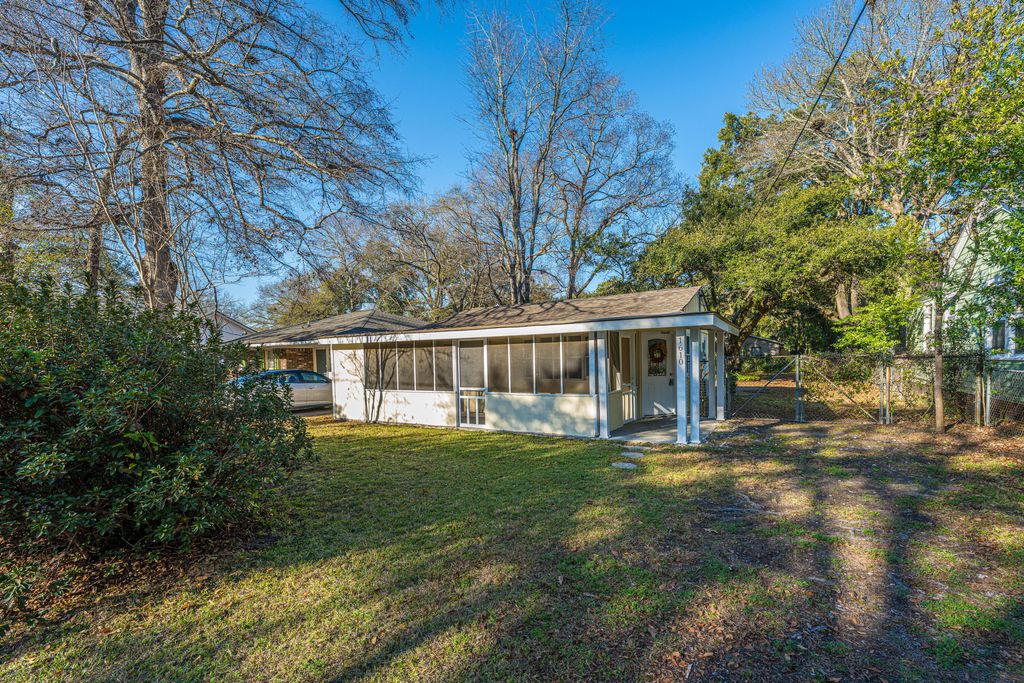 Photo of 1610 Pinecrest Road, Charleston, SC 29407 (MLS # 26000534)