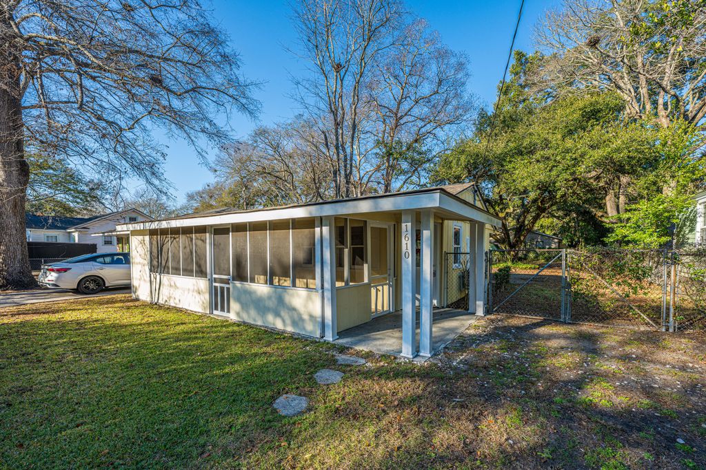 Photo of 1610 Pinecrest Road, Charleston, SC 29407 (MLS # 26000534)