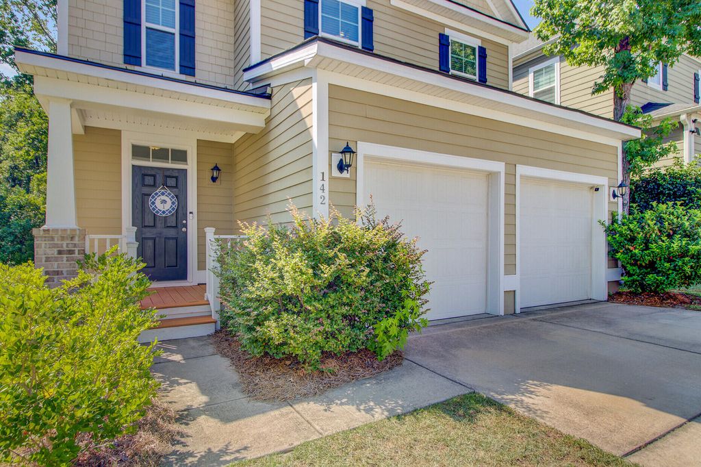 Photo of 142 Elliott Creek Lane, Summerville, SC 29485 (MLS # 26012495)