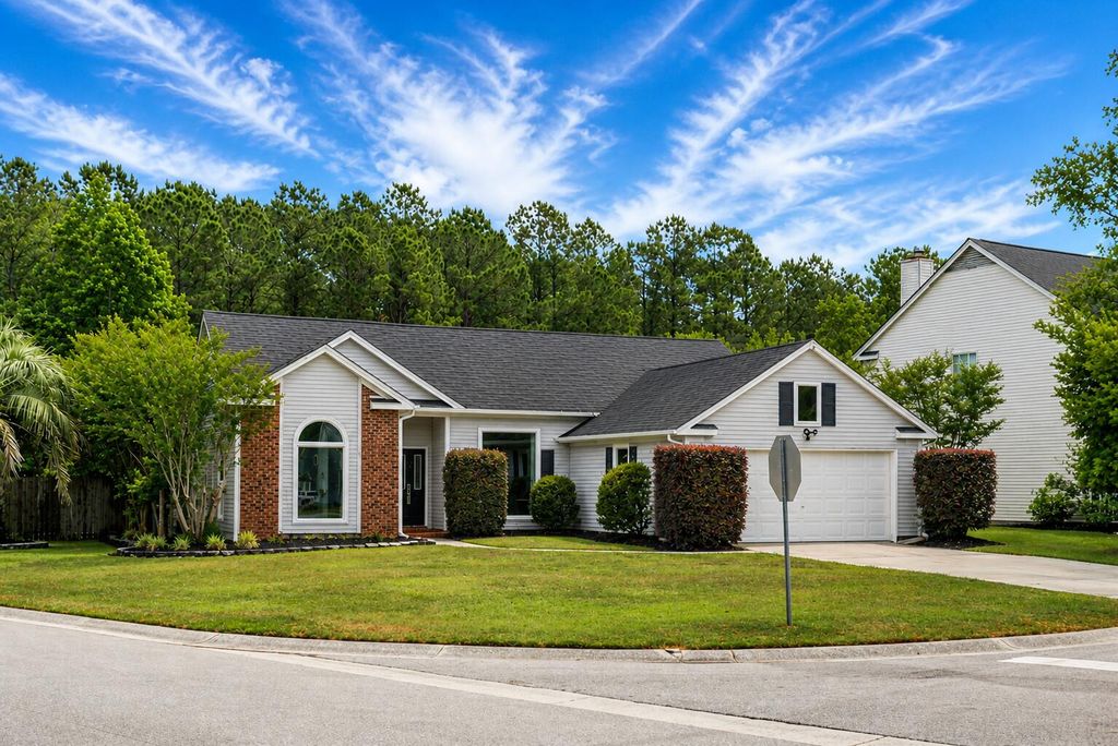 Photo of 601 Salterton Street, Summerville, SC 29485 (MLS # 26012623)