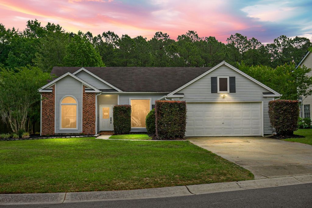 Photo of 601 Salterton Street, Summerville, SC 29485 (MLS # 26012623)