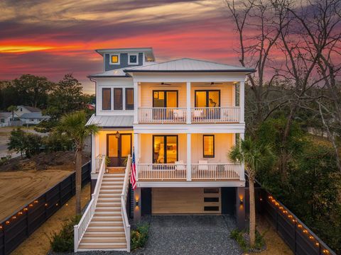 Photo of 121 Simmons Street, Mount Pleasant, SC 29464 (MLS # 26011702)