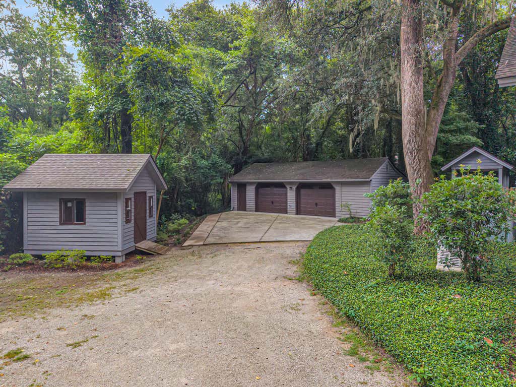 Photo of 523 W Carolina Avenue, Summerville, SC 29483 (MLS # 26023888)
