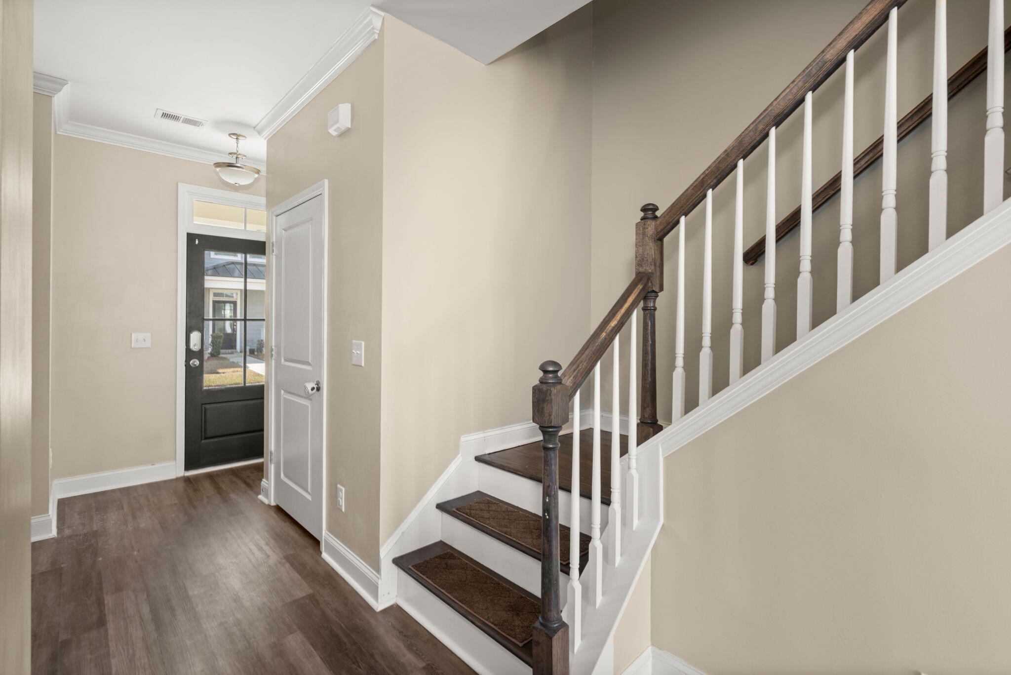 407 Stoneleigh Lane