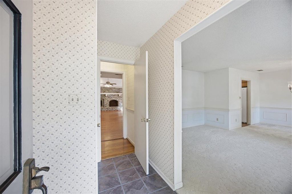 Photo of 1037 Yeamans Hall Road, Hanahan, SC 29410 (MLS # 26009983)