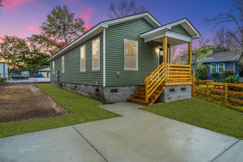 MLS: 25006348