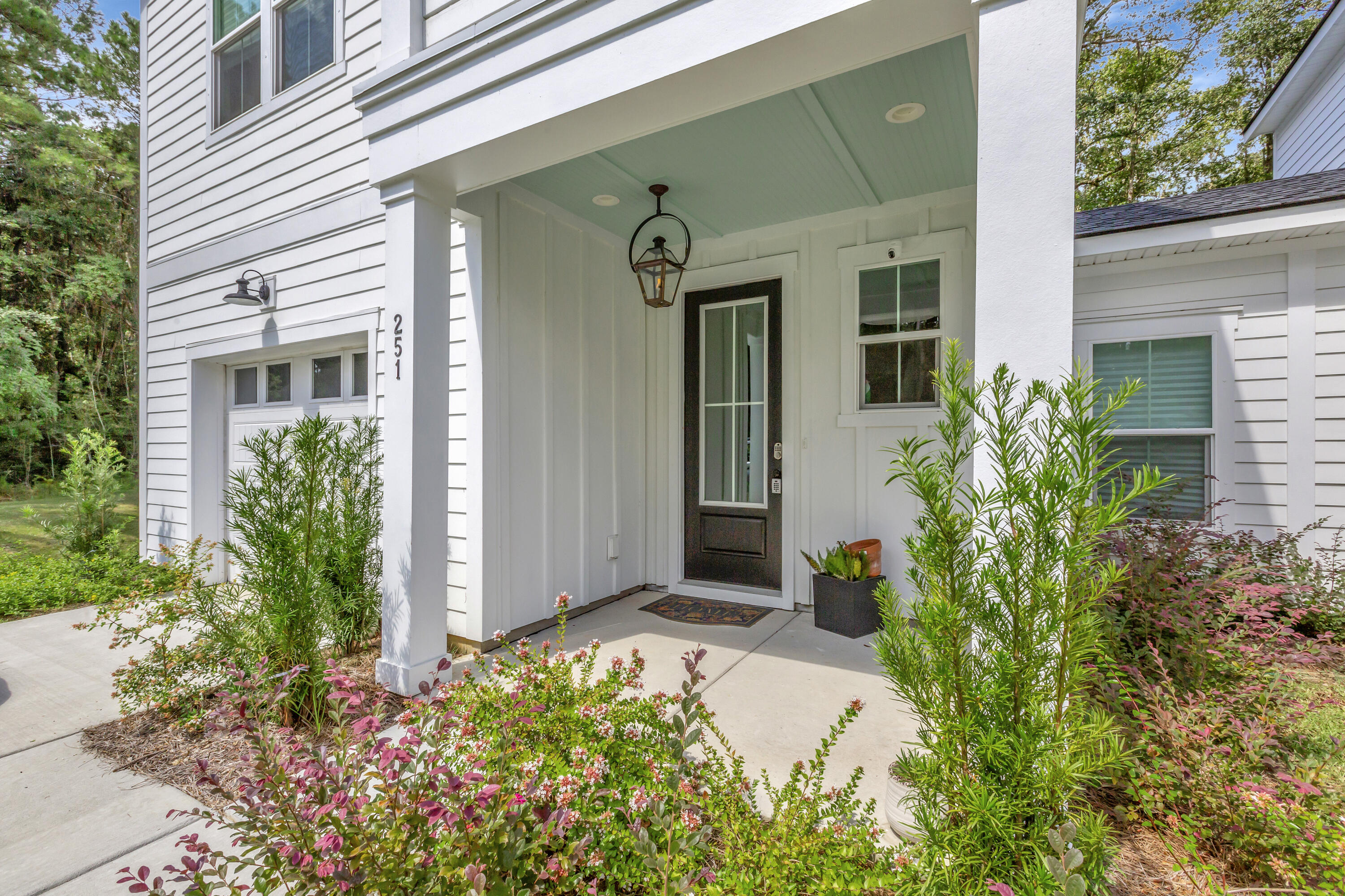 251 Claret Cup Way
