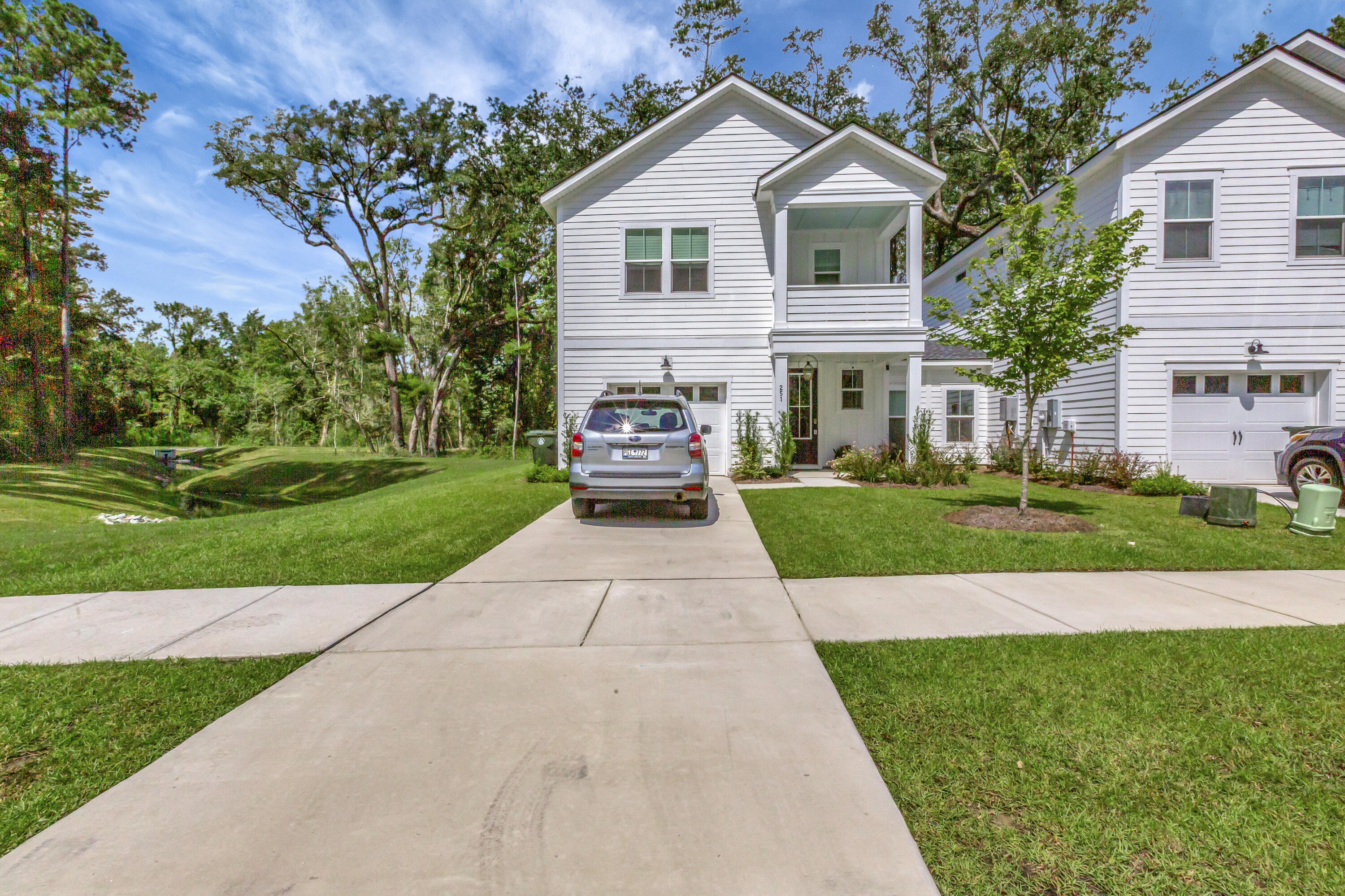 251 Claret Cup Way