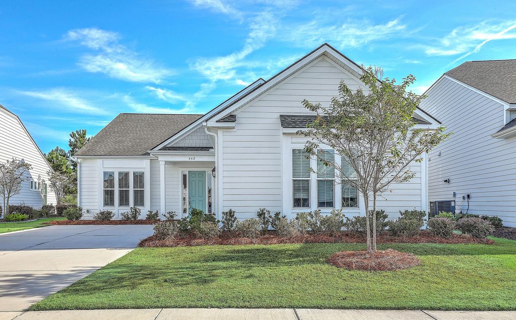 Photo of 662 Marsh Cove Circle, Summerville, SC 29486 (MLS # 25027622)