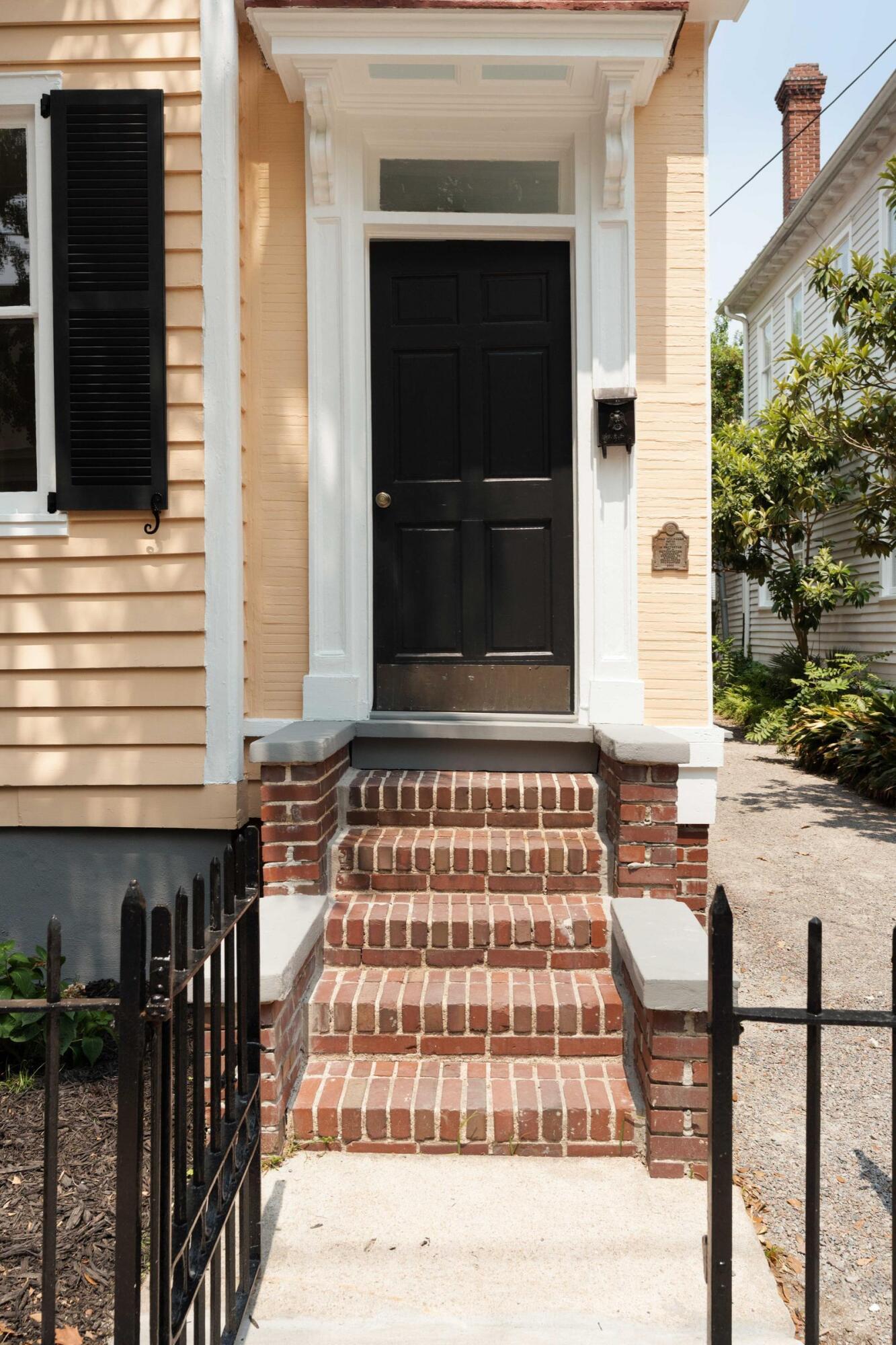 8 Pitt Street A