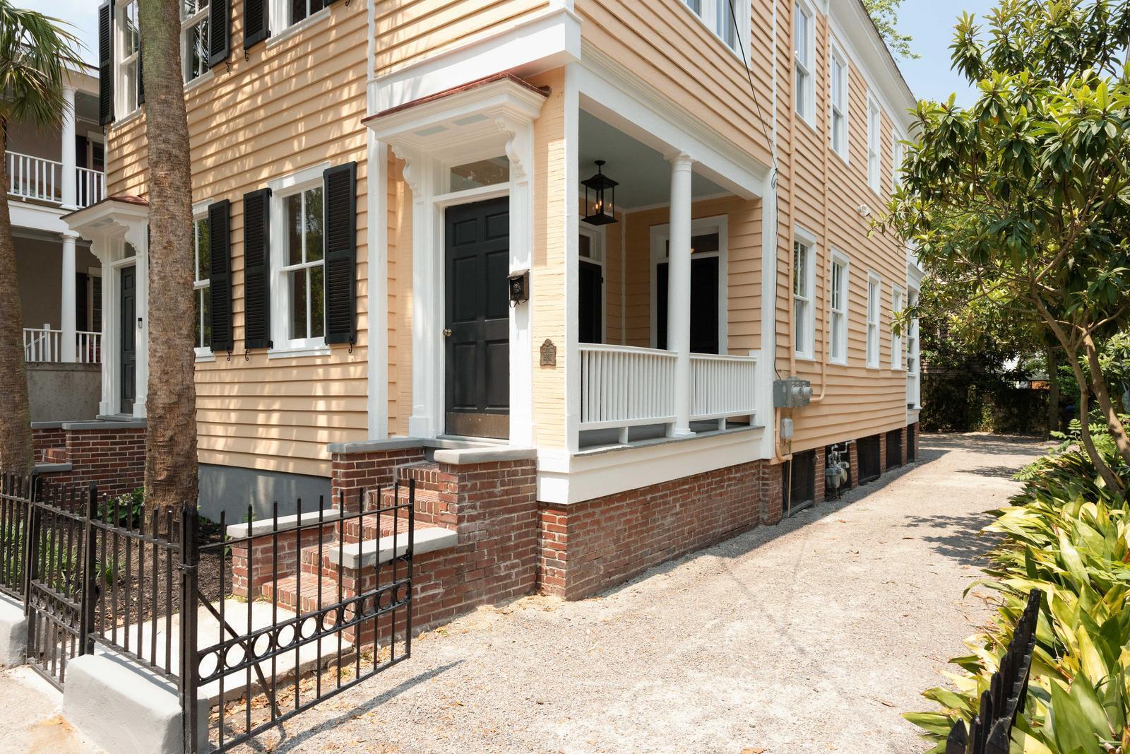 8 Pitt Street A
