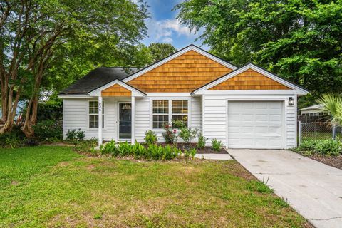 Photo of 1036 Oakcrest Drive, Charleston, SC 29412 (MLS # 26014750)