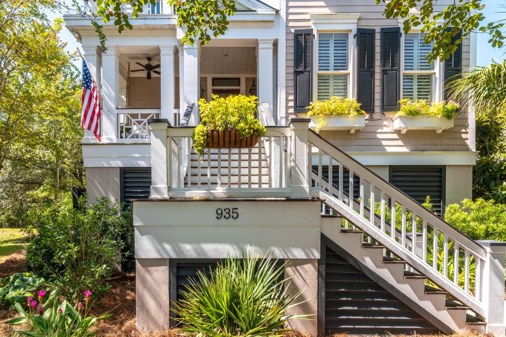 Photo of 935 Cochran Street, Charleston, SC 29492 (MLS # 25028020)