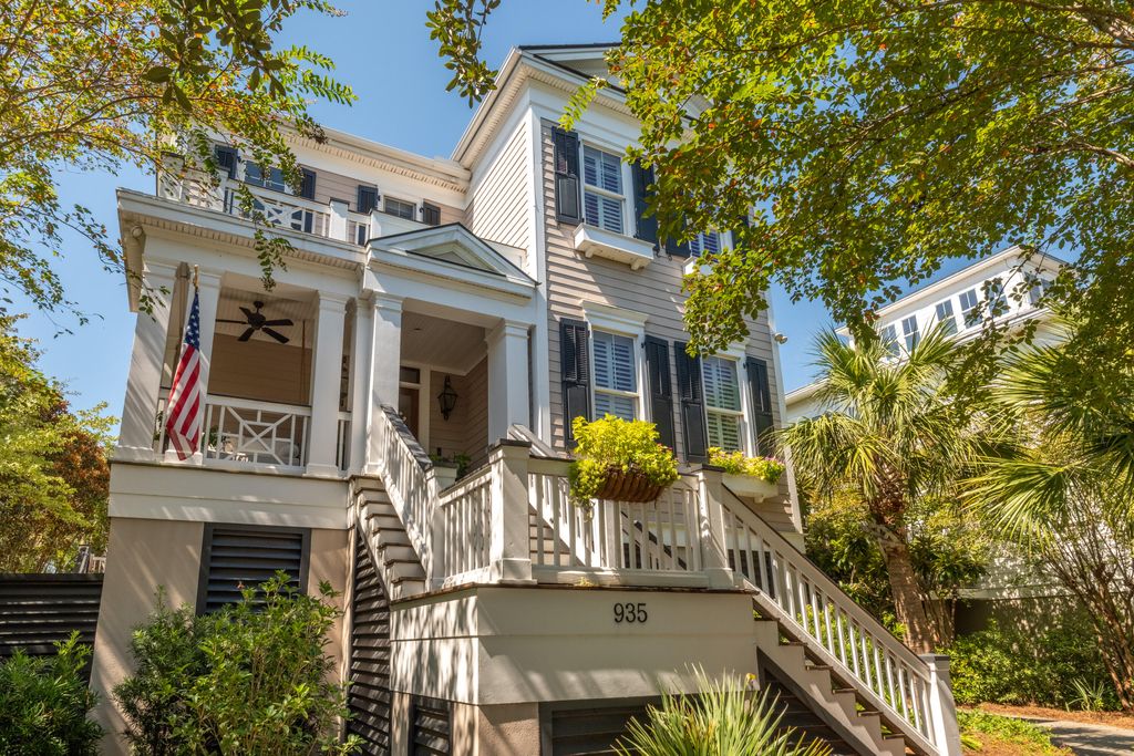Photo of 935 Cochran Street, Charleston, SC 29492 (MLS # 25028020)