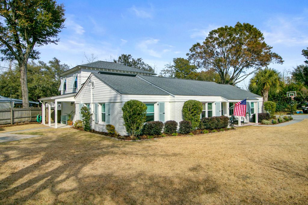 Photo of 8 Vincent Drive, Mount Pleasant, SC 29464 (MLS # 26002233)