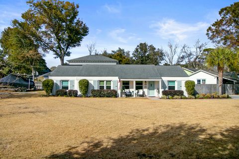 Photo of 8 Vincent Drive, Mount Pleasant, SC 29464 (MLS # 26002233)