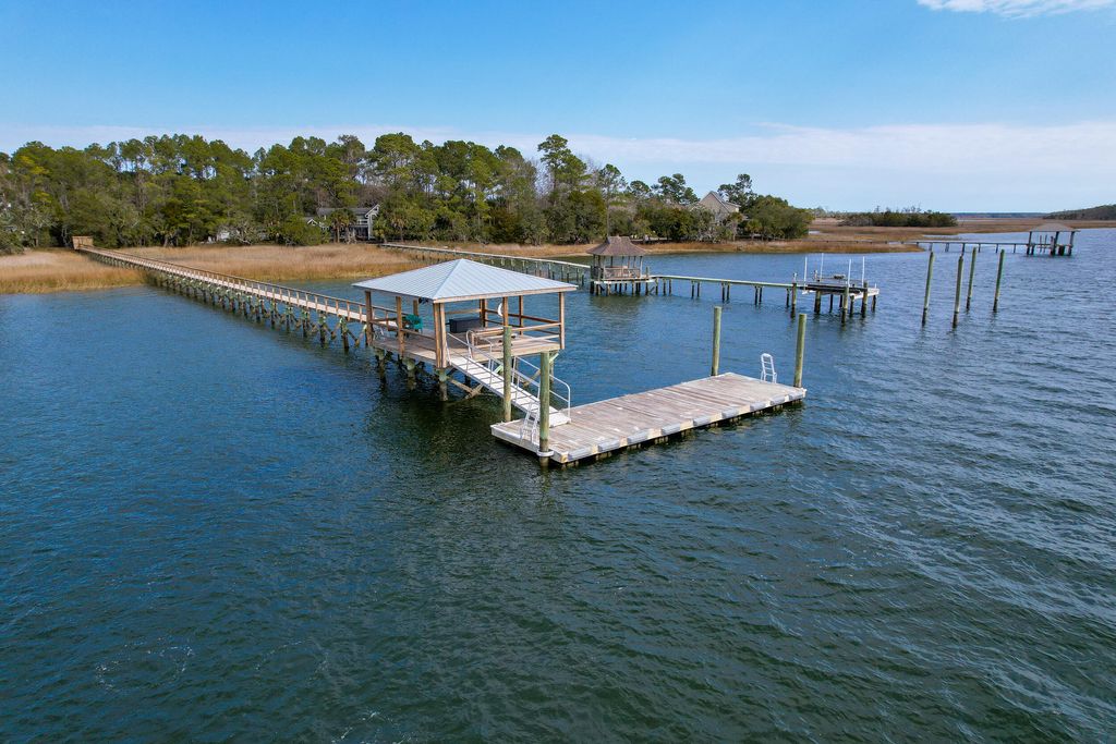 Photo of 820 Pineneedle Way, Charleston, SC 29492 (MLS # 25031934)