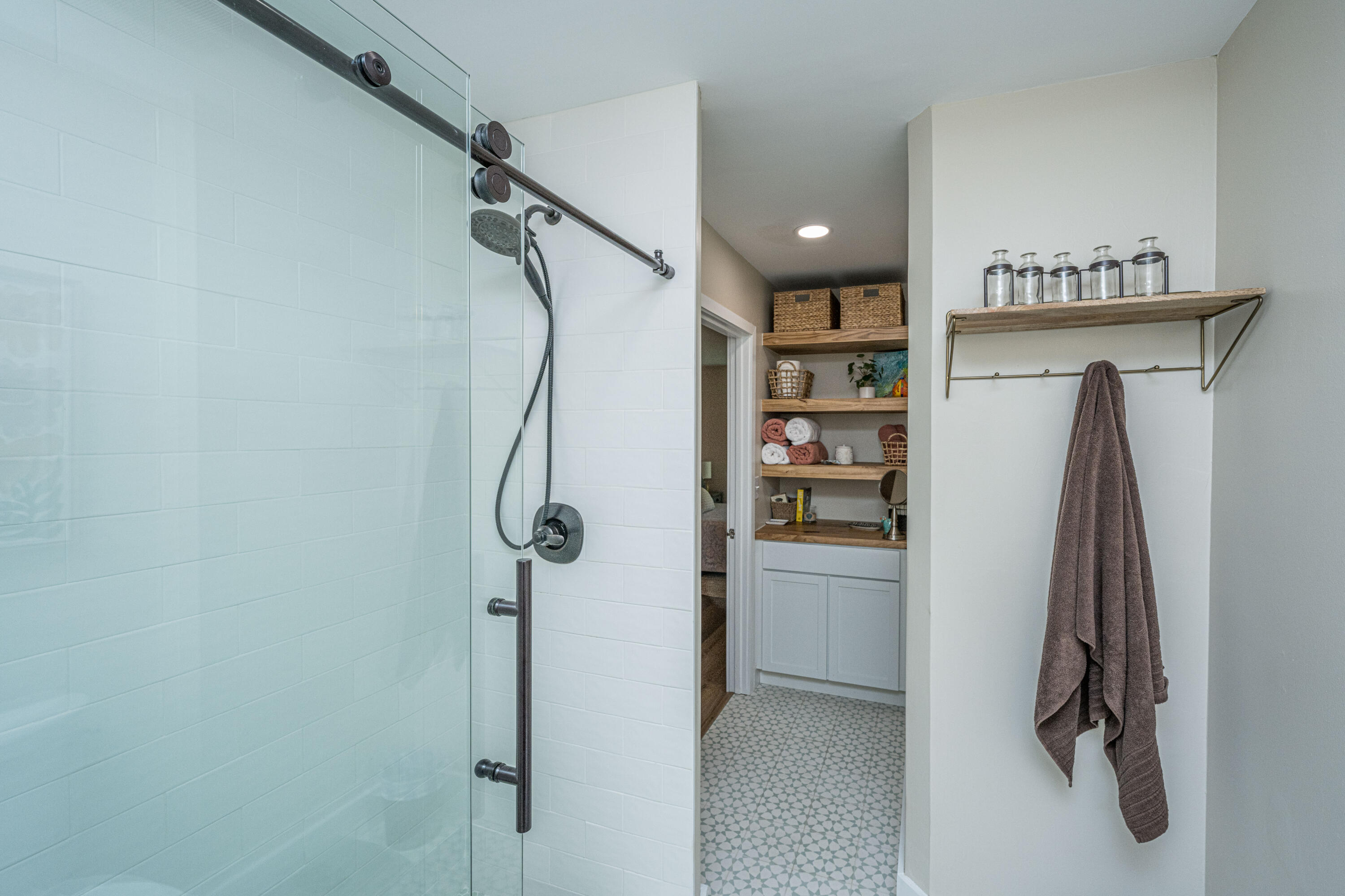 1141 Oakcrest Drive