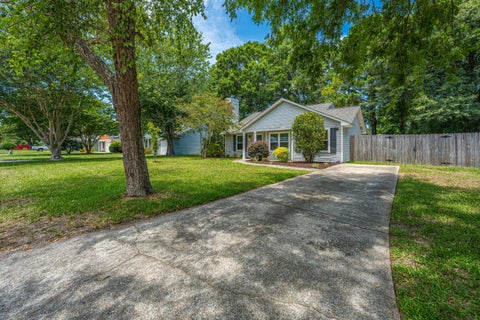 Photo of 1141 Oakcrest Drive, Charleston, SC 29412 (MLS # 26019027)