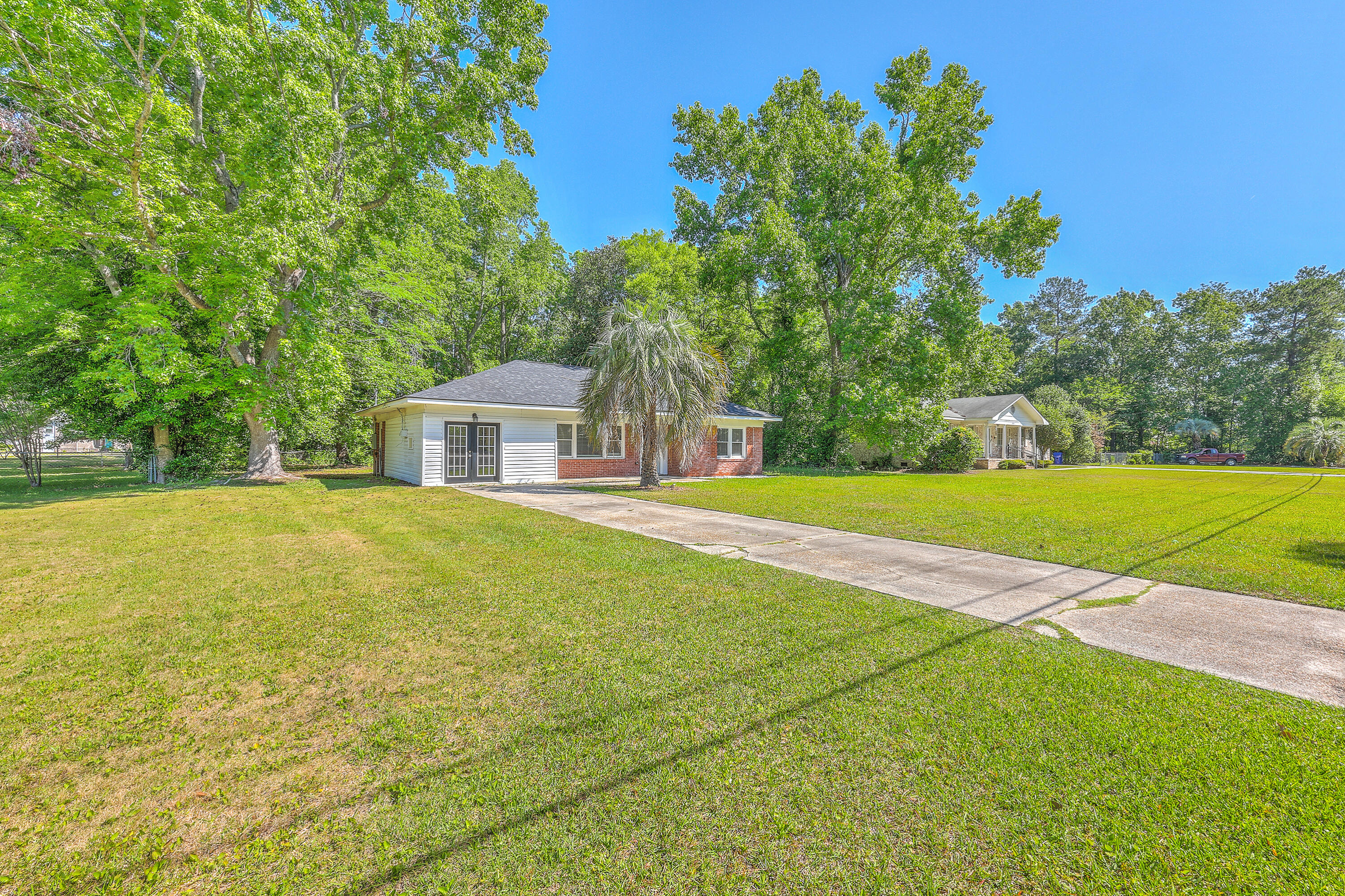 2736 Shadow Lane