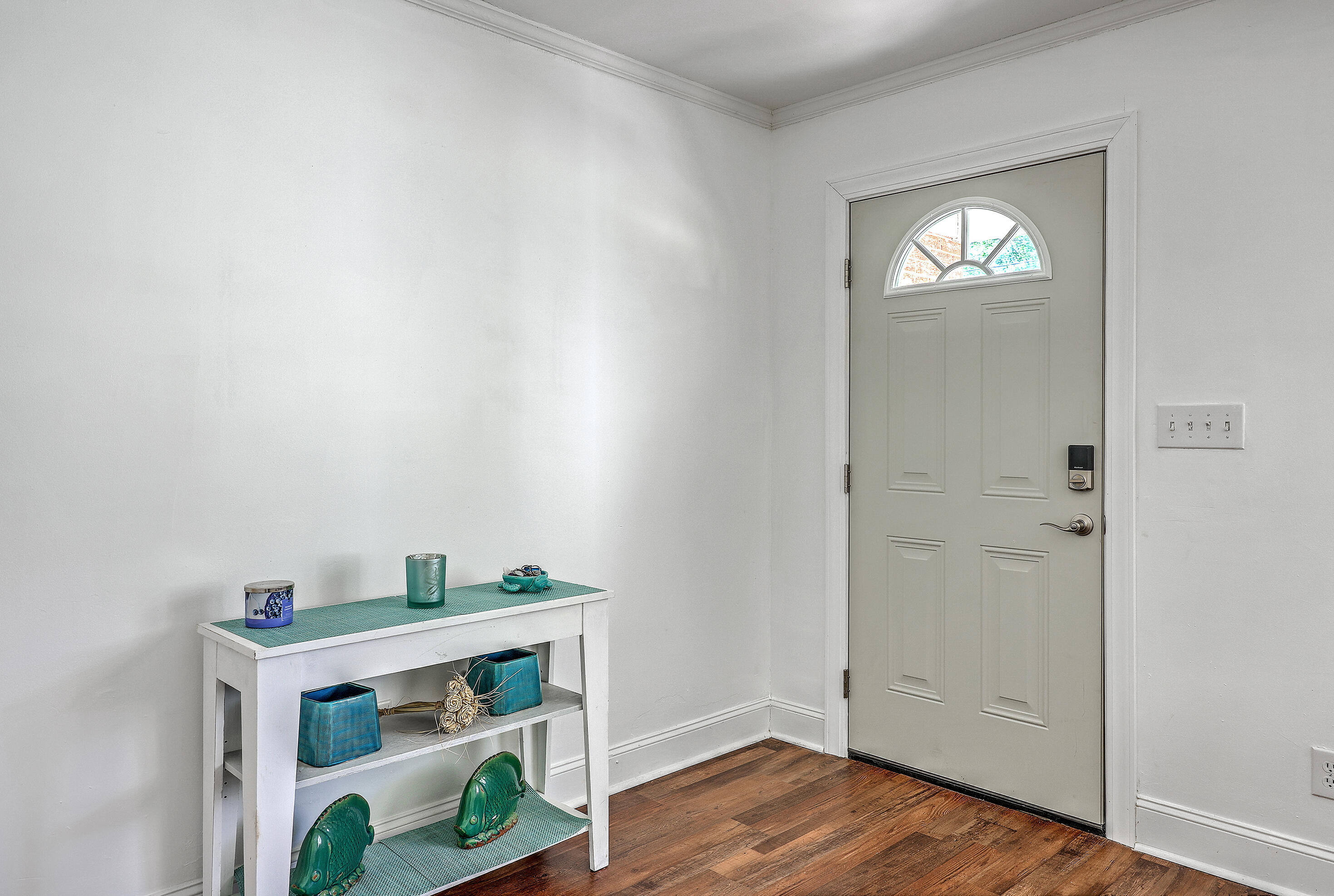 2736 Shadow Lane