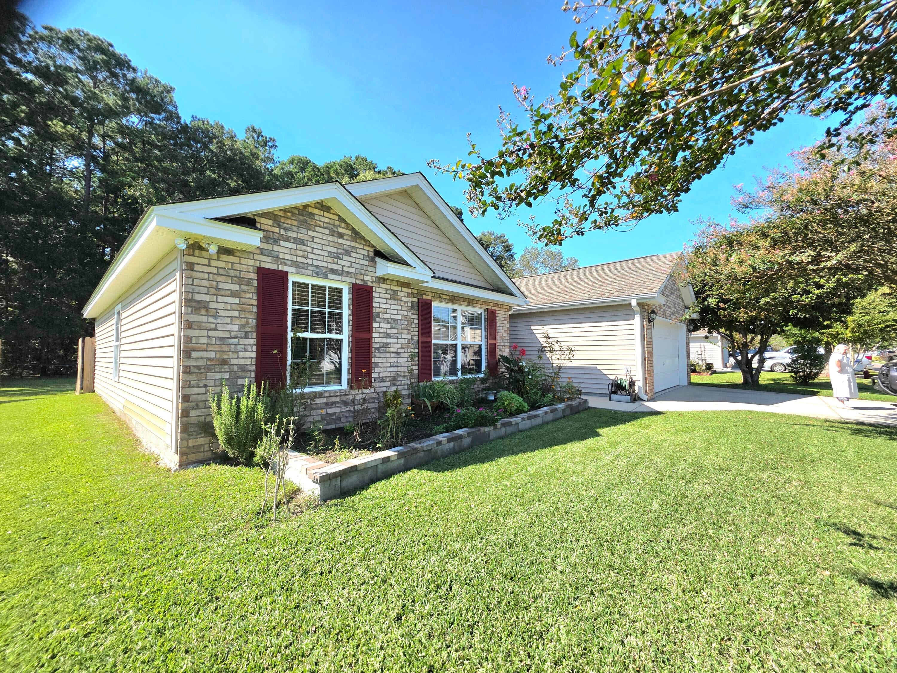 207 Pemberly Boulevard