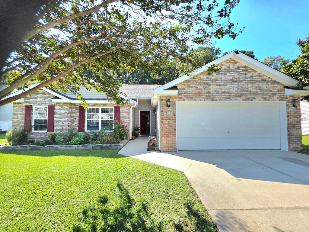 Photo of 207 Pemberly Boulevard, Summerville, SC 29486 (MLS # 26028721)