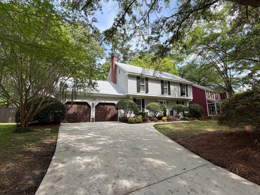 Photo of 104 Seven Oaks Lane, Summerville, SC 29485 (MLS # 26011973)