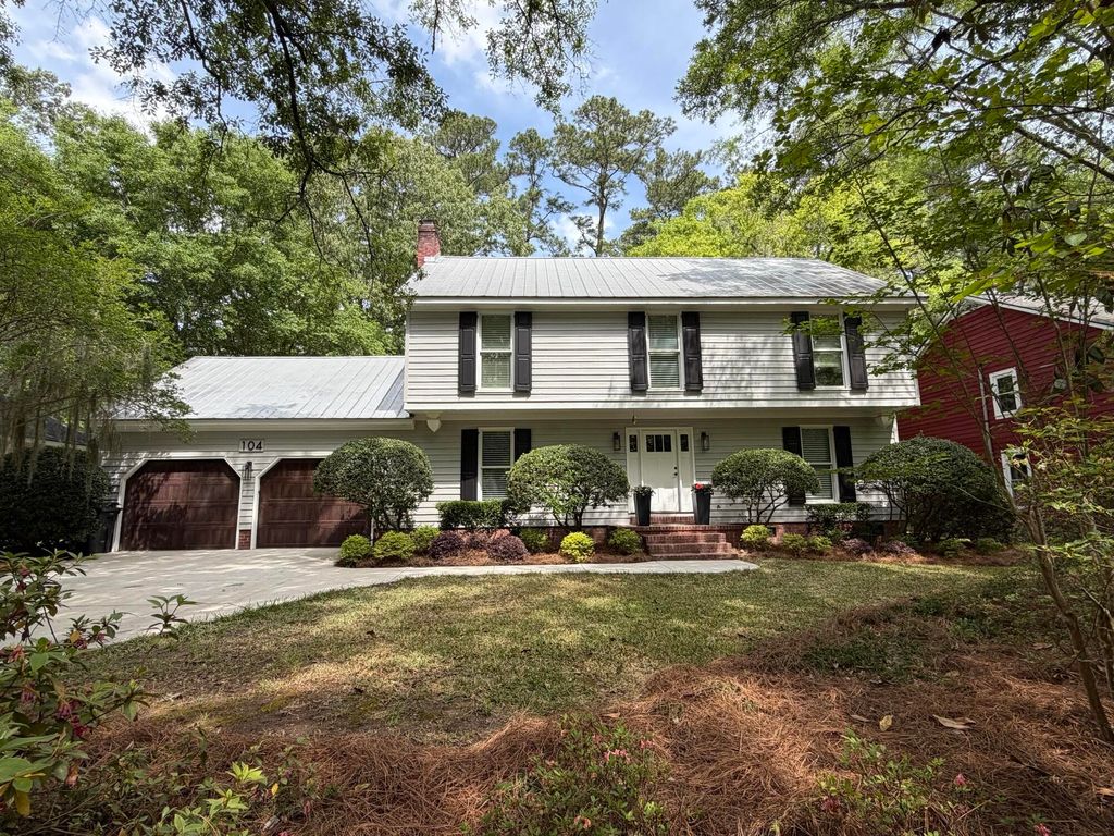 Photo of 104 Seven Oaks Lane, Summerville, SC 29485 (MLS # 26011973)