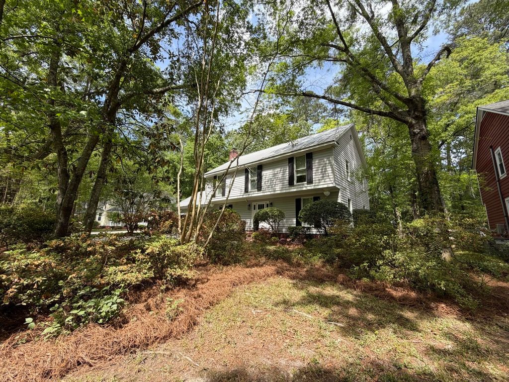Photo of 104 Seven Oaks Lane, Summerville, SC 29485 (MLS # 26011973)