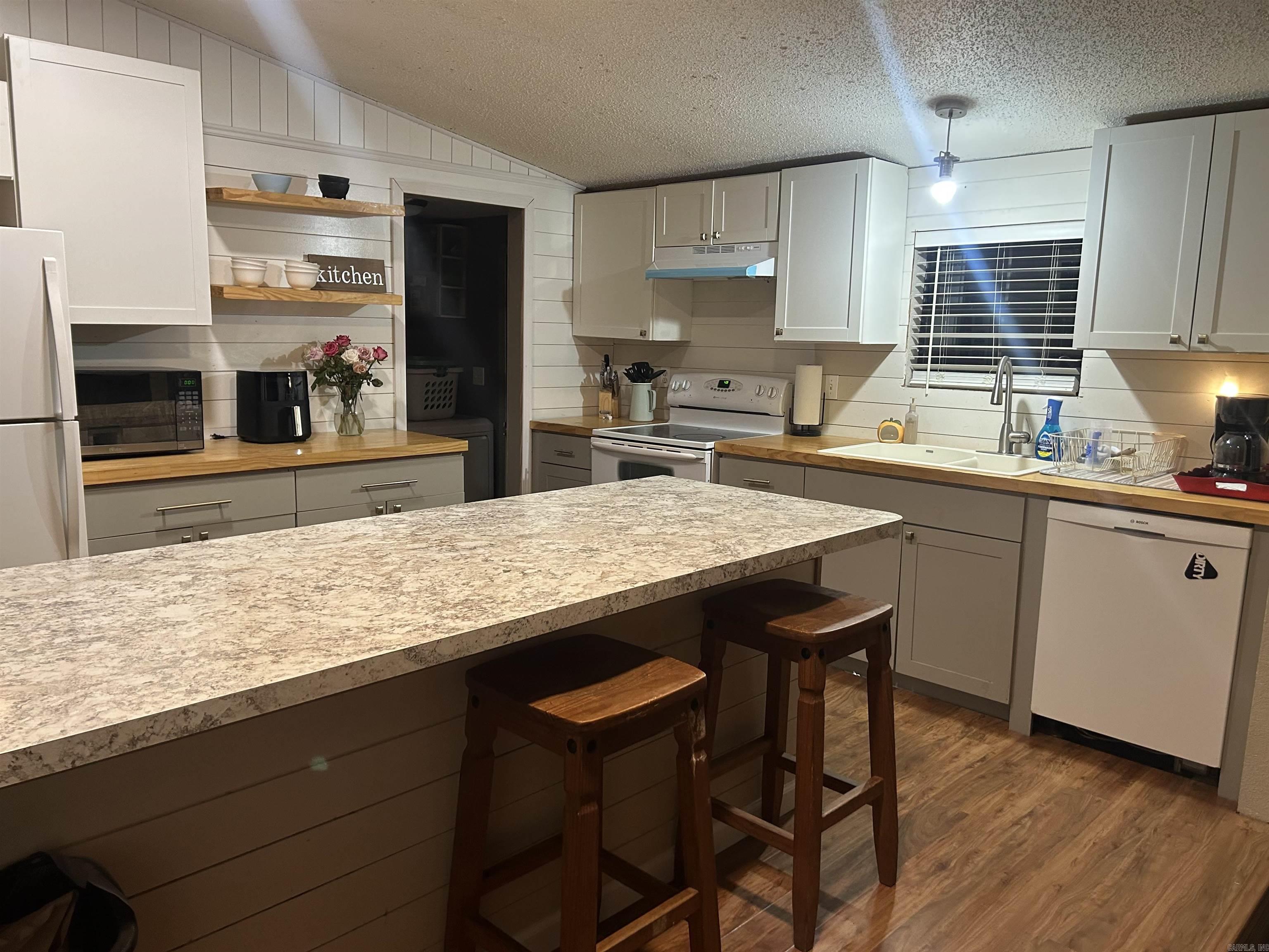 River Oaks Estates - Residential