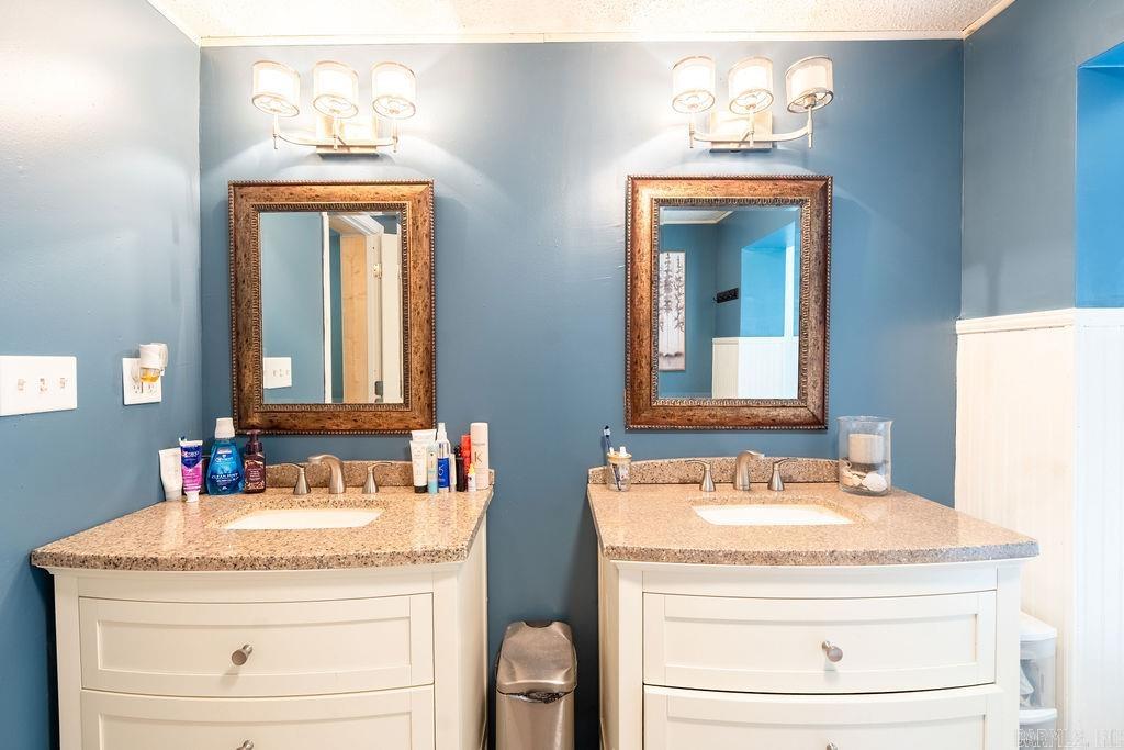 River Oaks Estates - Residential