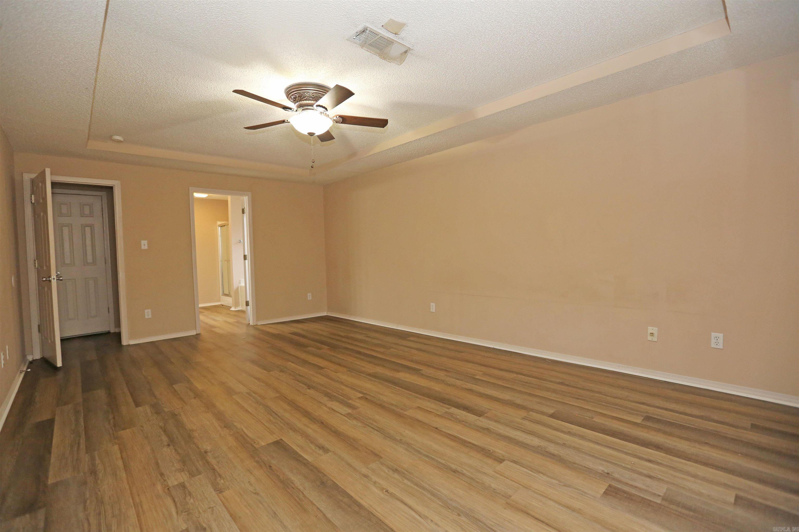 CHERRY CREEK - Residential