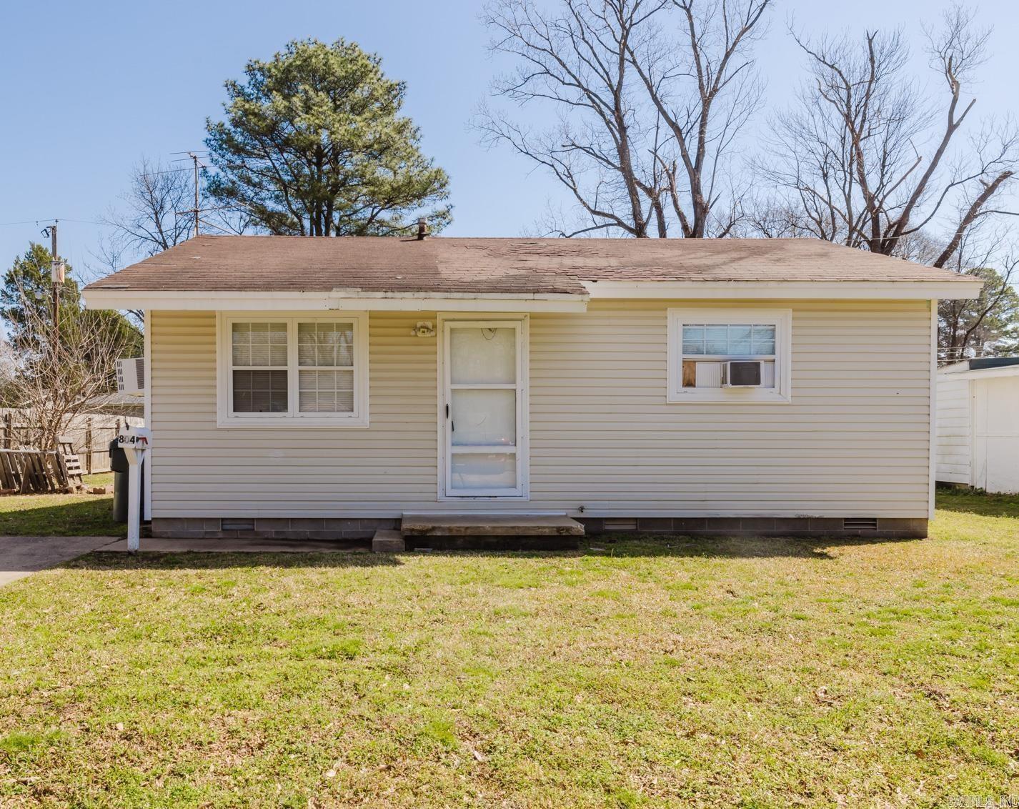 Here is a great two-bedroom 1 bath in the North Little Rock Rose City area. The property has been updated with new paint and new flooring. Large back yard with plenty of storage space for rent.