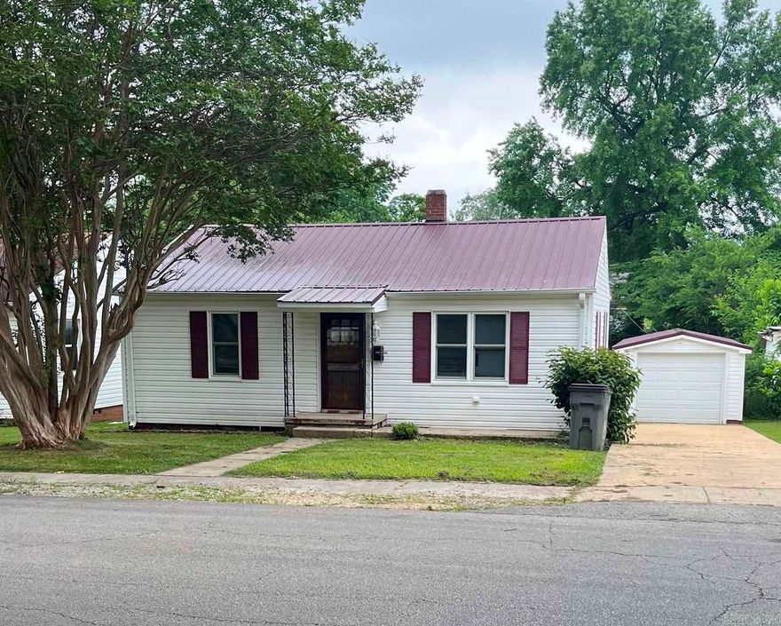 Cute home in established neighborhood. With 2 bedrooms and 1 full bathroom, the home sits on 0.21 acre lot with a detached garage with opener.