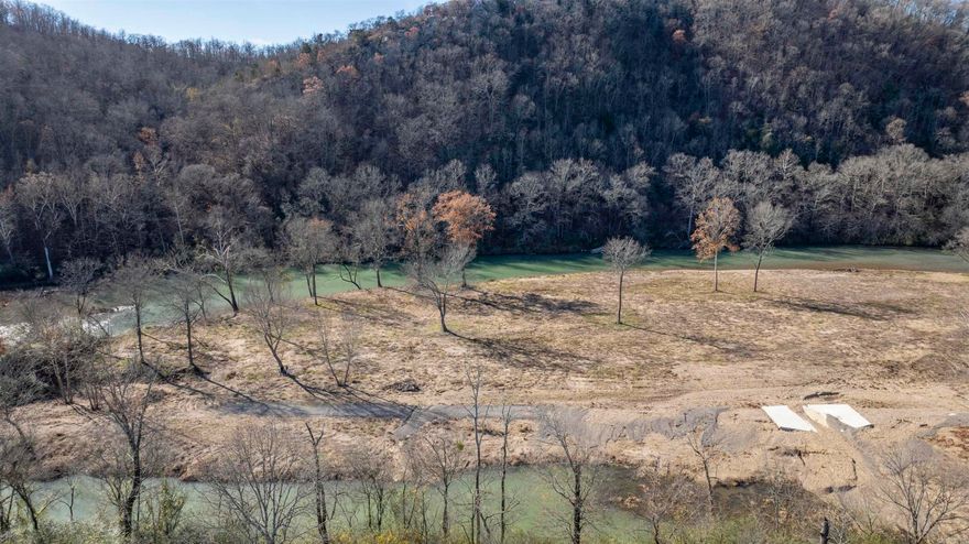 Beautiful river-front lot on the Caddo River in Glenwood, Arkansas! Come build your dream home or your second home on the river with breathtaking views!