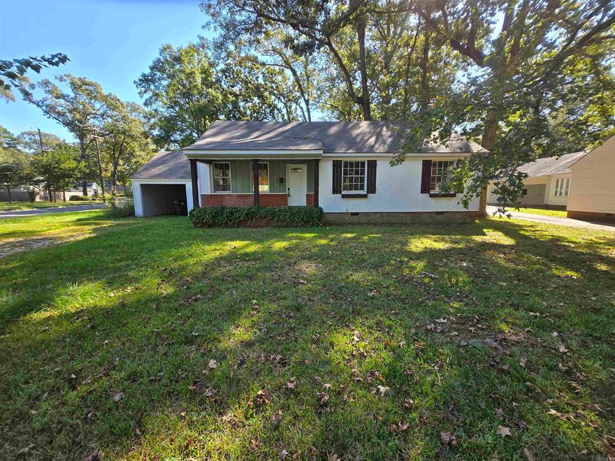 VACANT-PLEASE PERFORM YOUR DUE DILIGENCE BEFORE BIDING.SFD, Bungalow, 76 years old, in fair condition, 1271 Sq. Ft., no basement, 3BR 2 on 1.0-acre, corner lot.  New roof, fascia and ceiling titles.  All initial offers must be submitted via PropOffers.com by the BUYERS AGENT ONLY.