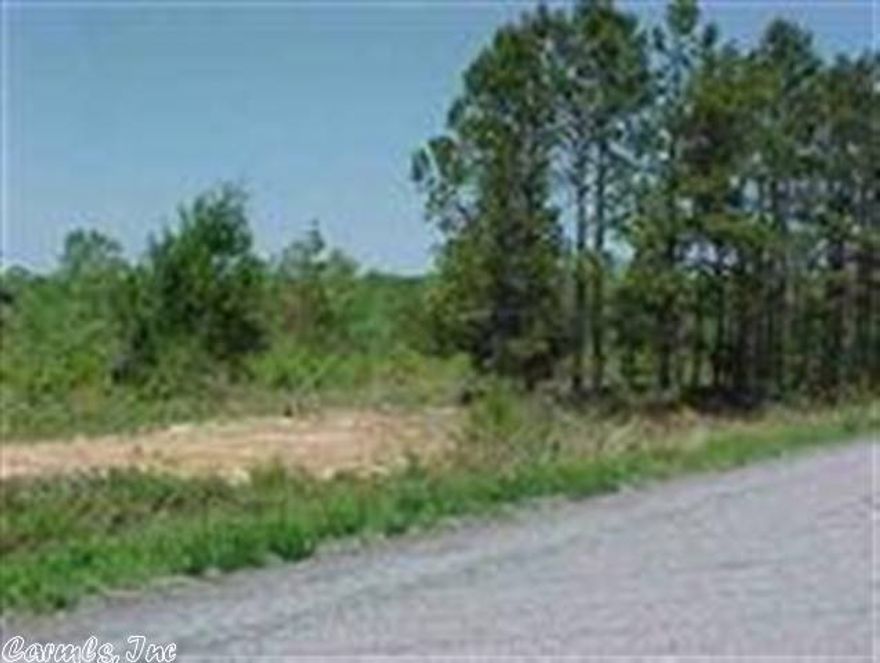 This property is 1/4mile from the Lake North Shore boat ramp, has rolling hills would be great for a subdivision or to build a home with lots of seclusion.