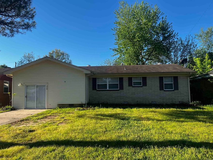 MOVE IN READY, 3 bedrooms, 1 bath, a large room that can be converted into a master  bedroom, or an additional living room. The backyard is a nice size perfect for gatherings!